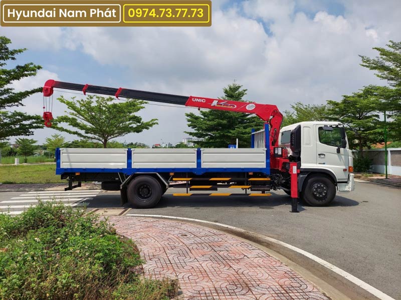 Cẩu Unic 5 Tấn 4 Khúc URV 554